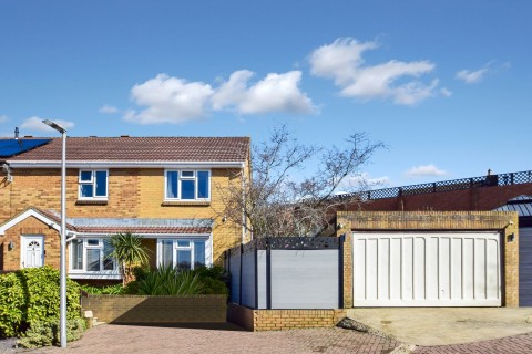 View Full Details for Wittersham Close, Walderslade, Chatham, Kent ME5 7NA