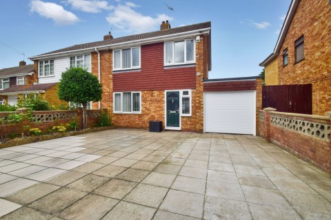 View Full Details for Tilbury Road, Rainham, Gillingham, Kent ME8 7PX