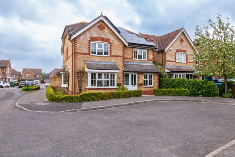 View Full Details for Grenadier Close, Rainham Gillingham, Kent ME8 8NQ